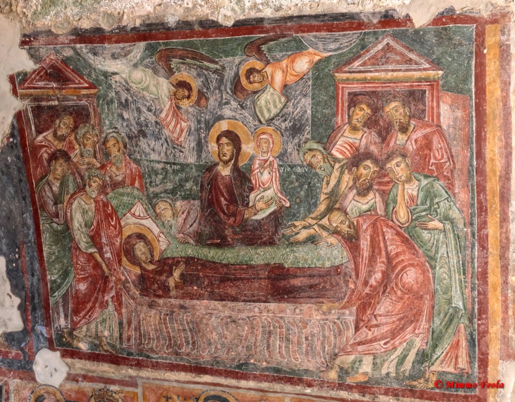 “Dormitio Virginis” – Affresco nella Chiesa di Santa Maria in Grotta – Rongolise di Sessa Aurunca&nbsp;(CE)