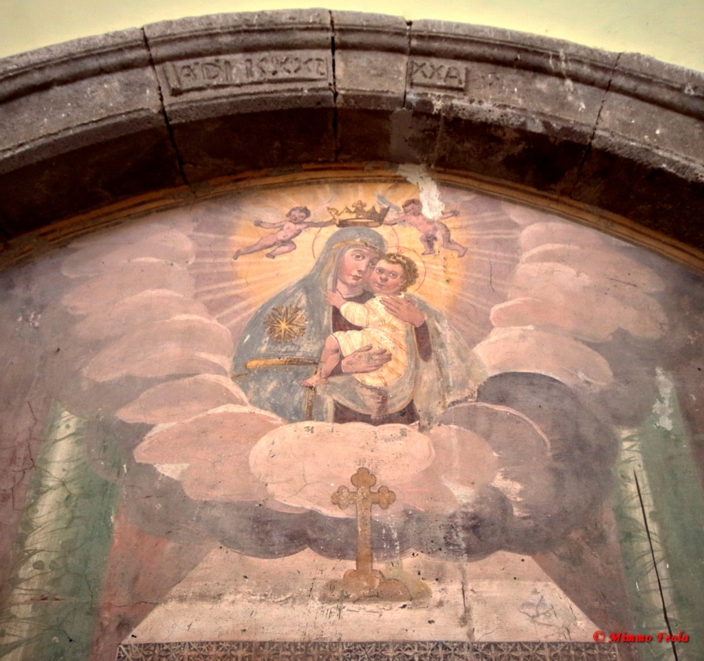 Dipinto su pietra (sec. XV) nella Chiesa di Ognissanti in Cicioni di Roccamonfina&nbsp;(CE)