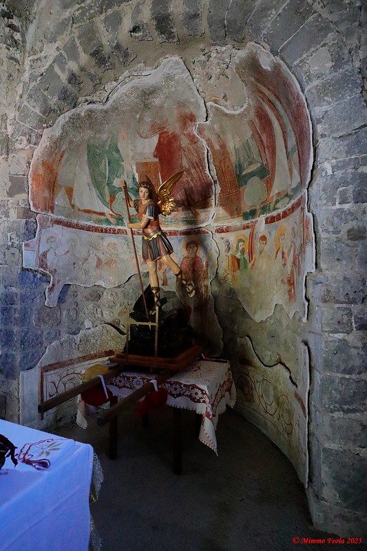 Gli affreschi dell’abside della chiesa di S. Angelo (o S. Michele Arcangelo) in Lauro di Sessa Aurunca&nbsp;(CE)