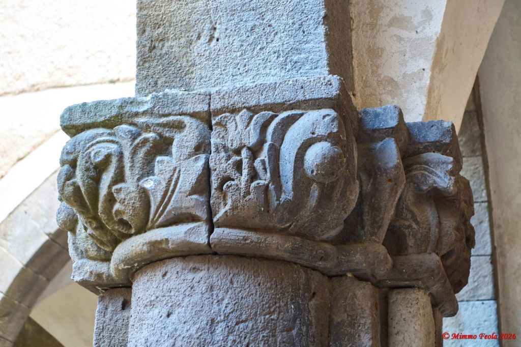 Teano (CE) – Convento di Sant’Antonio – Capitelli del chiostro quattrocentesco